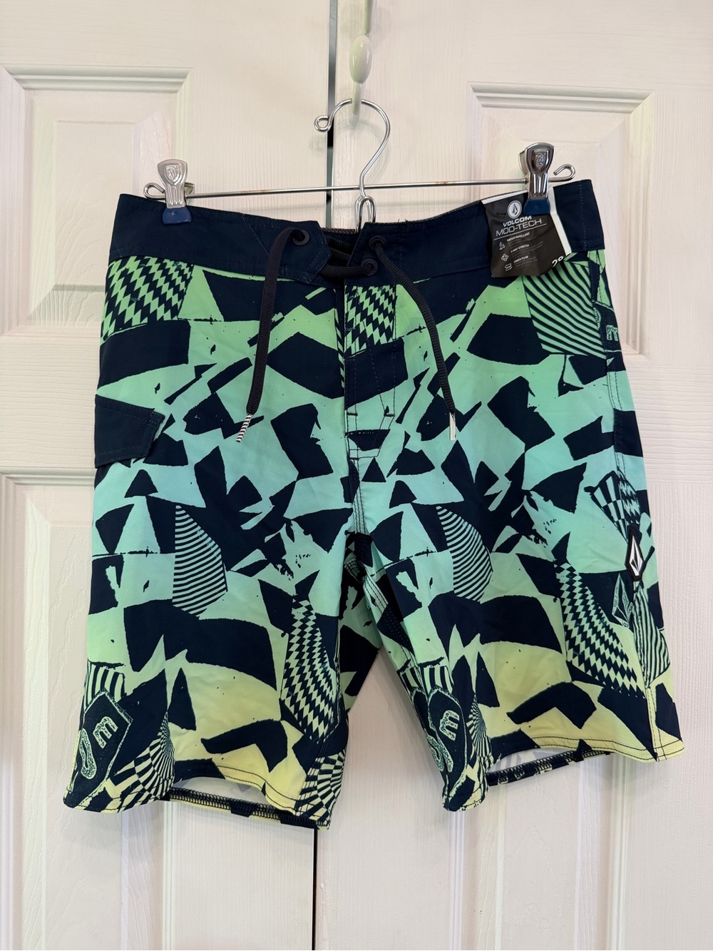 New Volcom Men/Boys Uproar Mod Tech Boardshorts in Poison Green Size 28